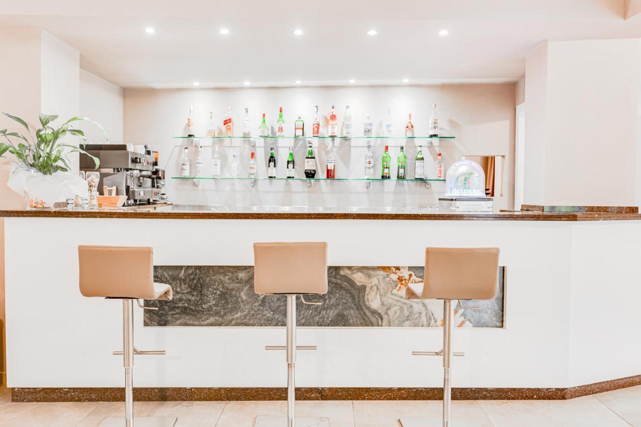 Hotel Schiller Cervia Exterior photo